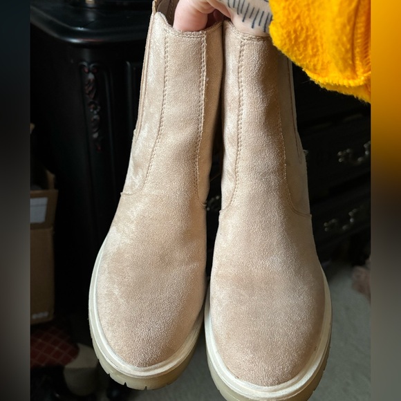 Boots - Picture 5 of 7